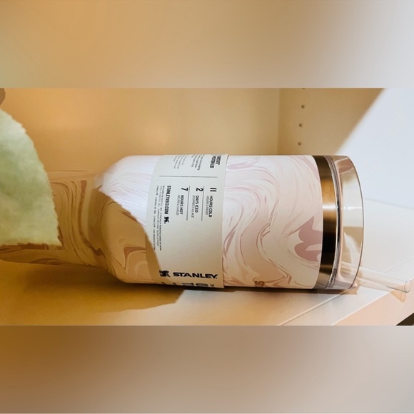 🎉LAST PIECE🎉Stanley 40oz. Quencher H2.0 FlowState Tumbler Rose Quartz Swirl - Picture 5 of 9